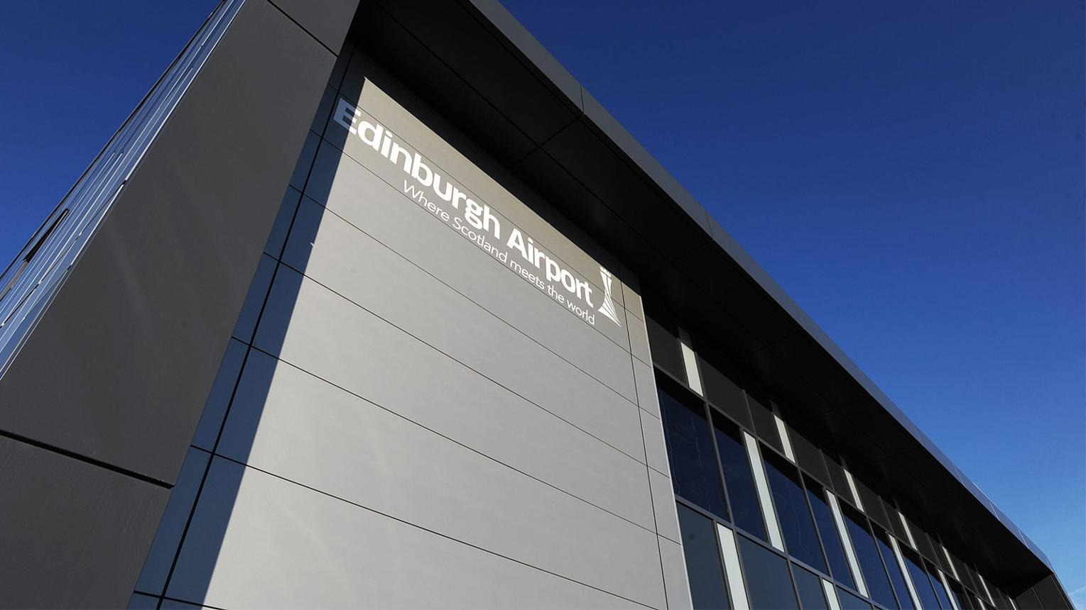 Private airport transfers from Falkirk - Kelpies Cabs
